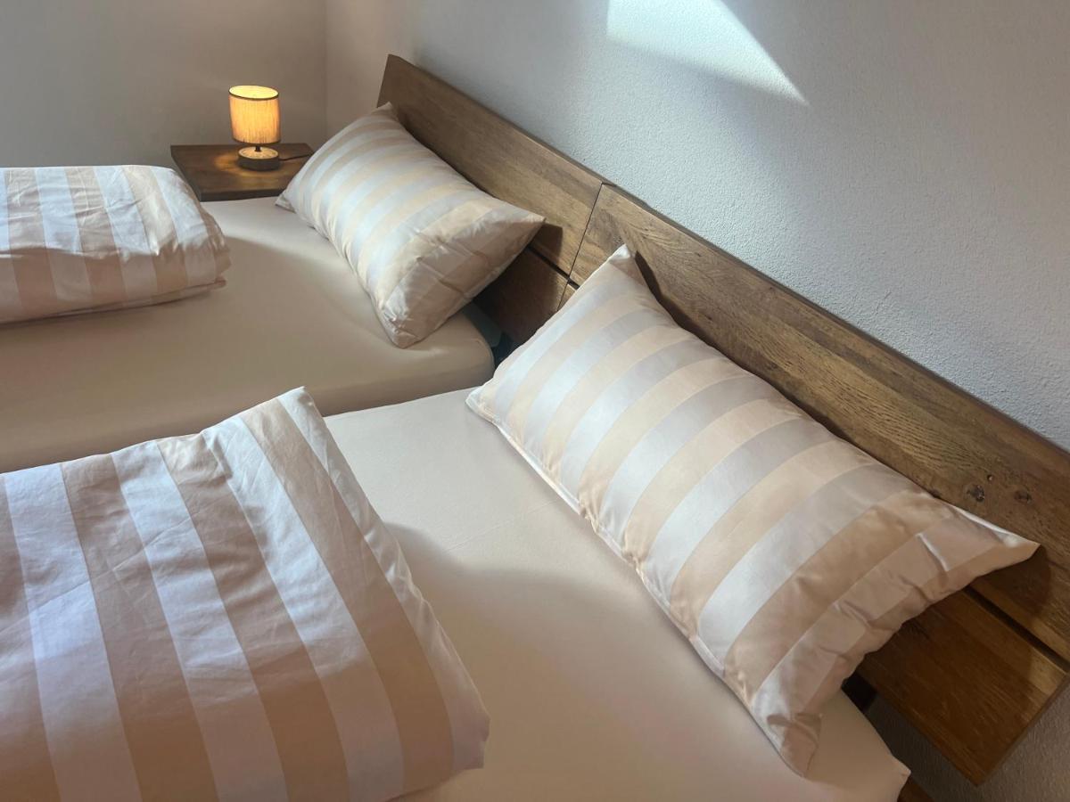 Ferienwohnung, 2 Zimmer, 4 Bis 6 Personen, 67 Qm, Mit Grossem Balkon, Entlang Am Fluss, An Der Aach, Am Bodensee, Nah Am Naturschutzgebiet * Singen (Hohentwiel)