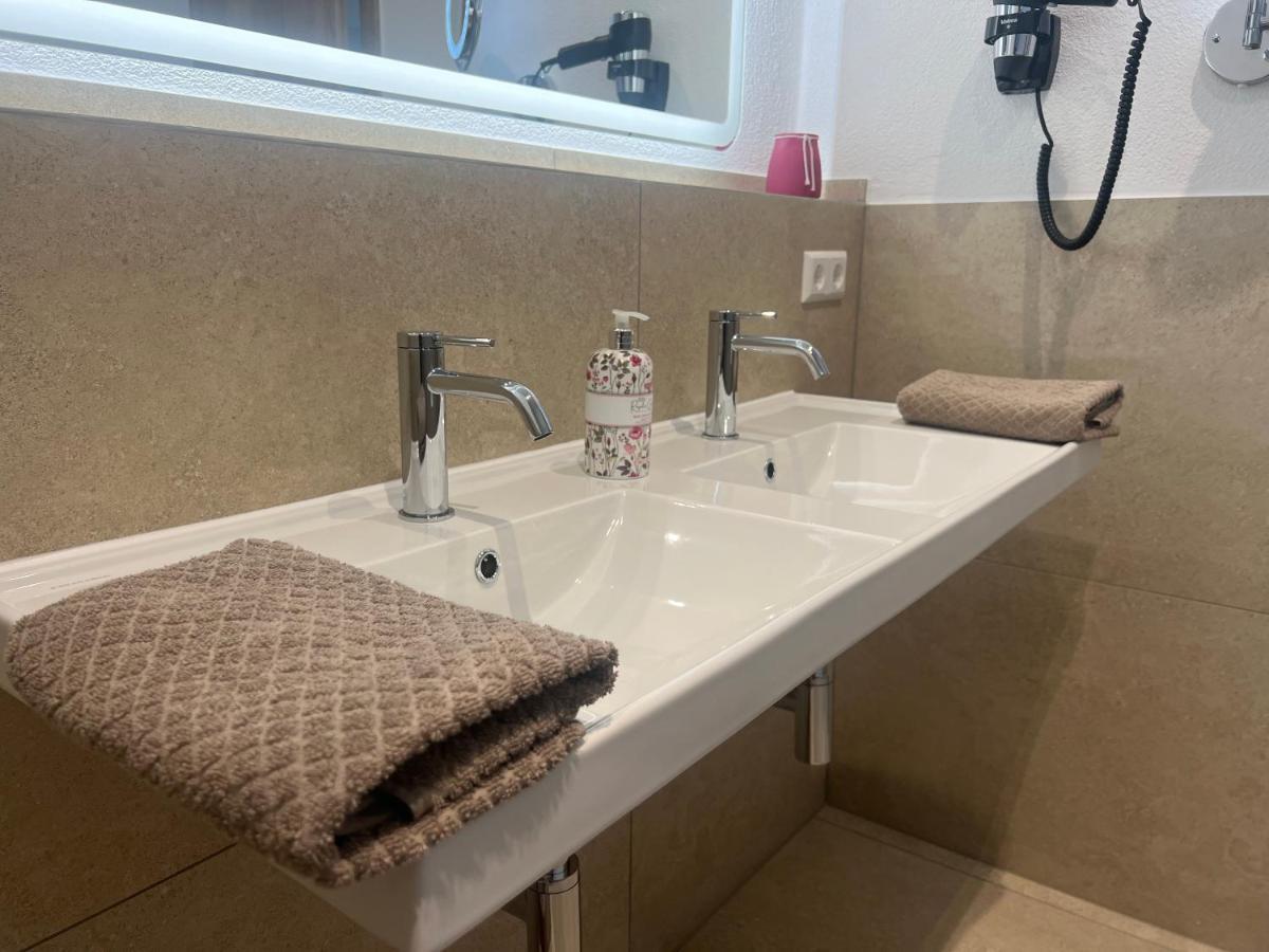 Ferienwohnung, 2 Zimmer, 4 Bis 6 Personen, 67 Qm, Mit Grossem Balkon, Entlang Am Fluss, An Der Aach, Am Bodensee, Nah Am Naturschutzgebiet Apartment Singen (Hohentwiel)