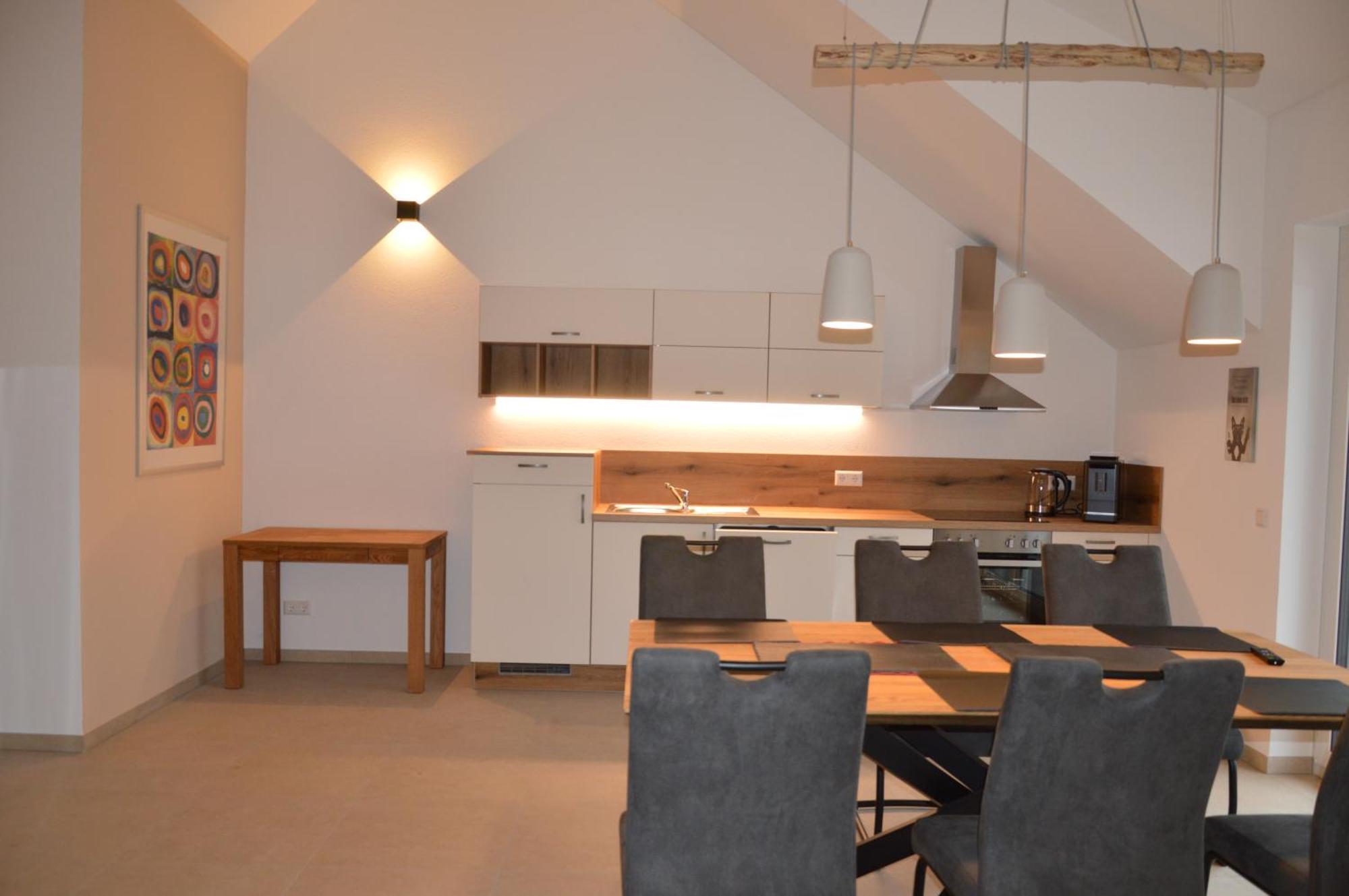 Ferienwohnung, 2 Zimmer, 4 Bis 6 Personen, 67 Qm, Mit Grossem Balkon, Entlang Am Fluss, An Der Aach, Am Bodensee, Nah Am Naturschutzgebiet