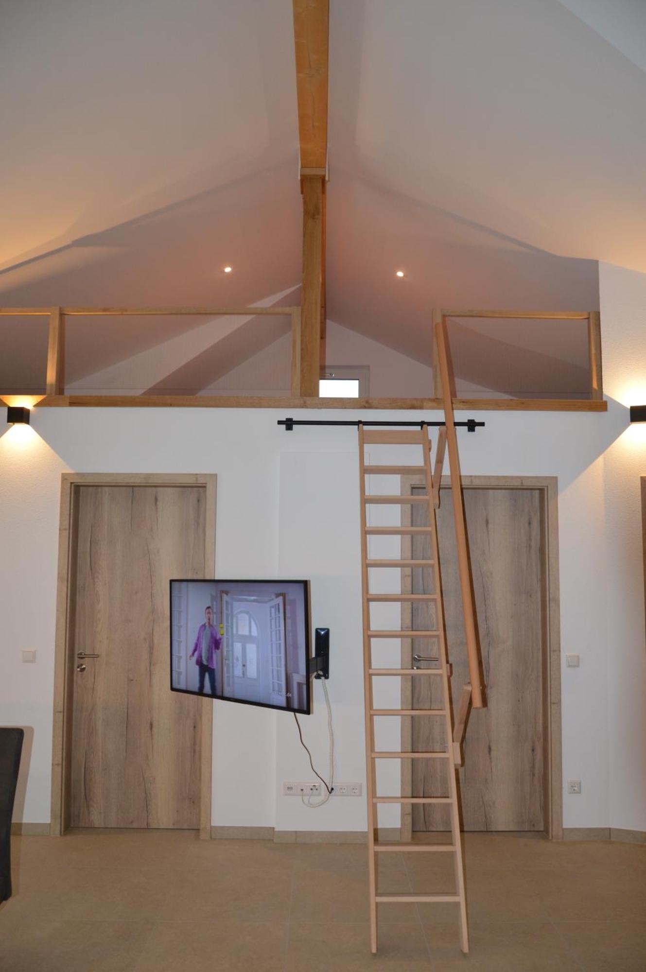 Ferienwohnung, 2 Zimmer, 4 Bis 6 Personen, 67 Qm, Mit Grossem Balkon, Entlang Am Fluss, An Der Aach, Am Bodensee, Nah Am Naturschutzgebiet * Singen (Hohentwiel)