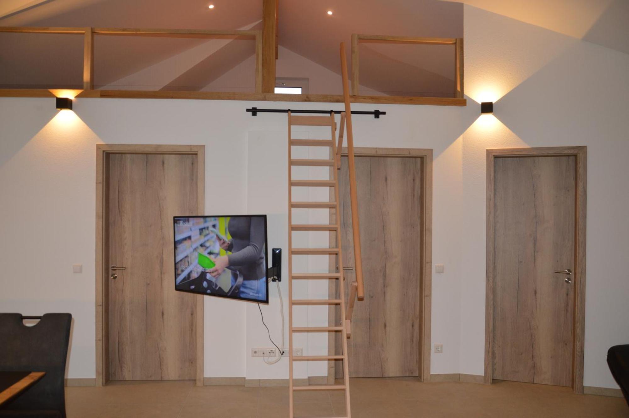Ferienwohnung, 2 Zimmer, 4 Bis 6 Personen, 67 Qm, Mit Grossem Balkon, Entlang Am Fluss, An Der Aach, Am Bodensee, Nah Am Naturschutzgebiet *