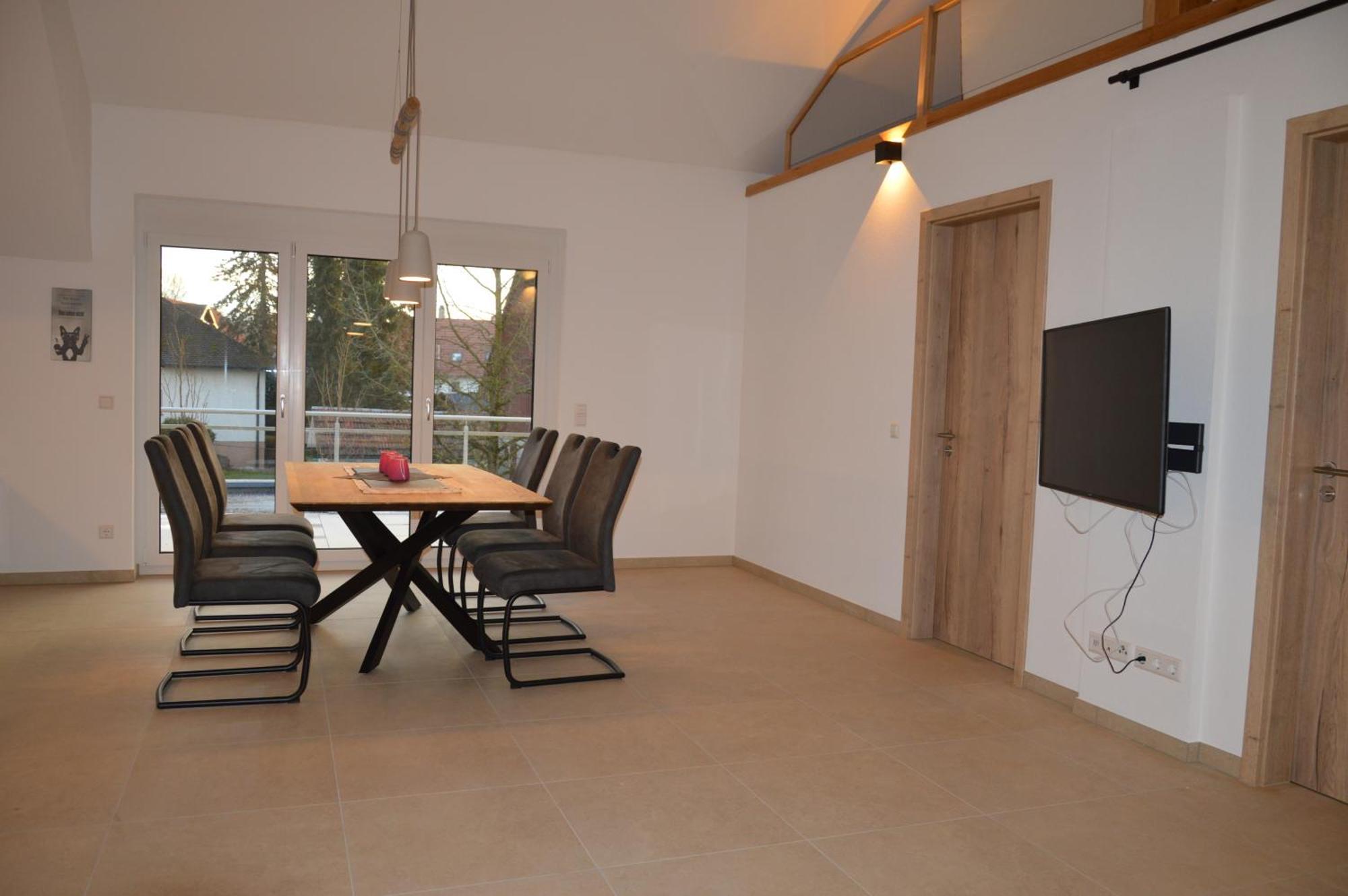 Appartement Ferienwohnung, 2 Zimmer, 4 Bis 6 Personen, 67 Qm, Mit Grossem Balkon, Entlang Am Fluss, An Der Aach, Am Bodensee, Nah Am Naturschutzgebiet