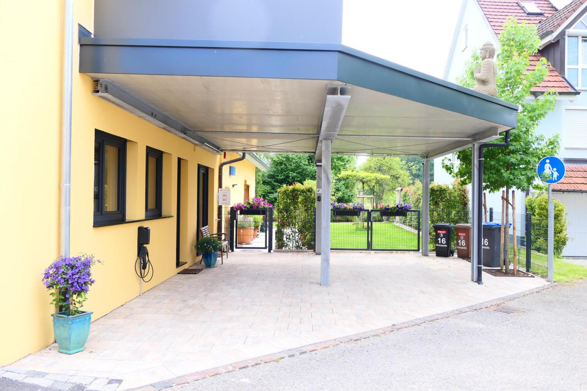 Ferienwohnung, 2 Zimmer, 4 Bis 6 Personen, 67 Qm, Mit Grossem Balkon, Entlang Am Fluss, An Der Aach, Am Bodensee, Nah Am Naturschutzgebiet Singen (Hohentwiel)