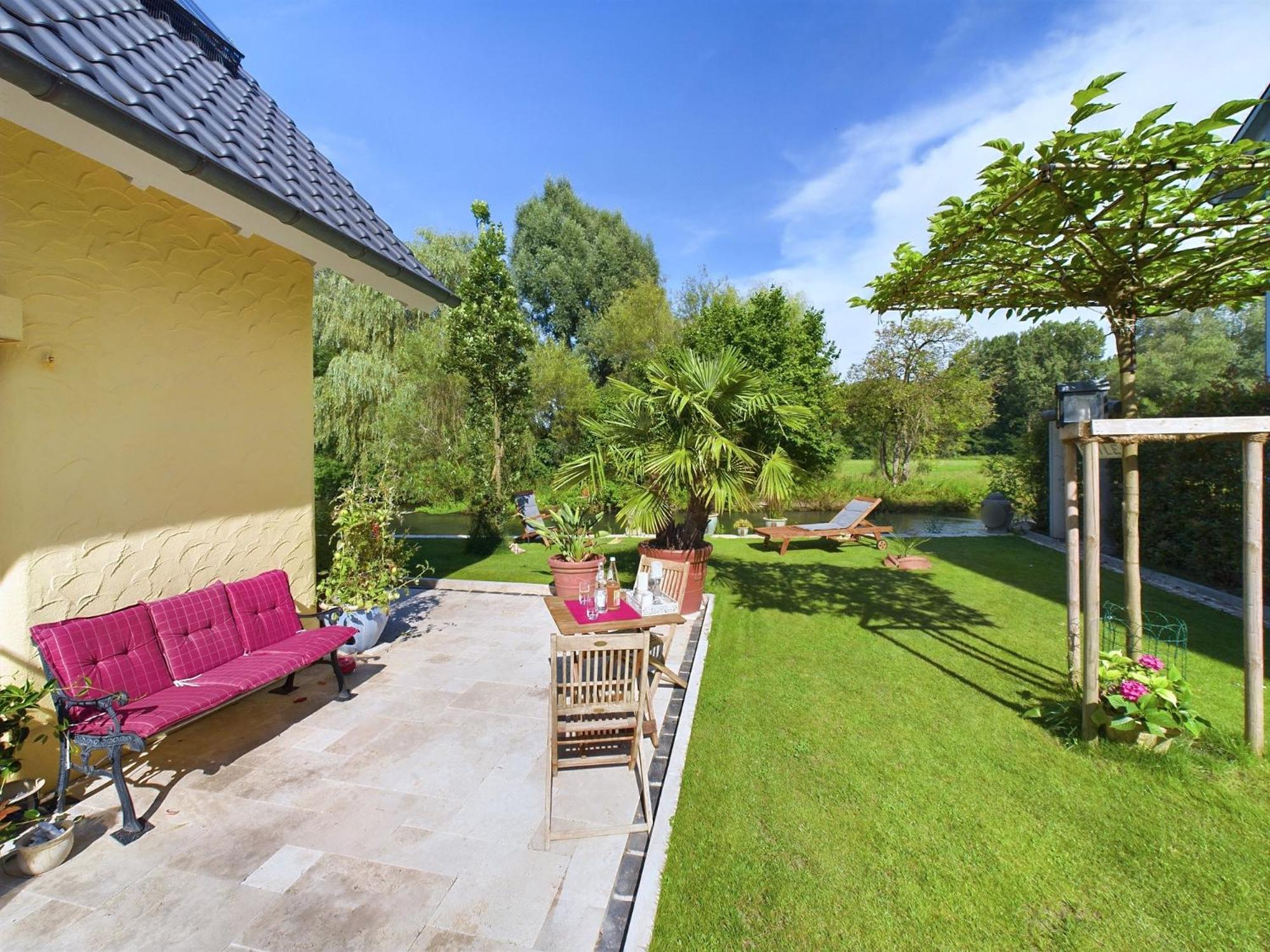 Apartment Ferienwohnung, 2 Zimmer, 4 Bis 6 Personen, 67 Qm, Mit Grossem Balkon, Entlang Am Fluss, An Der Aach, Am Bodensee, Nah Am Naturschutzgebiet *