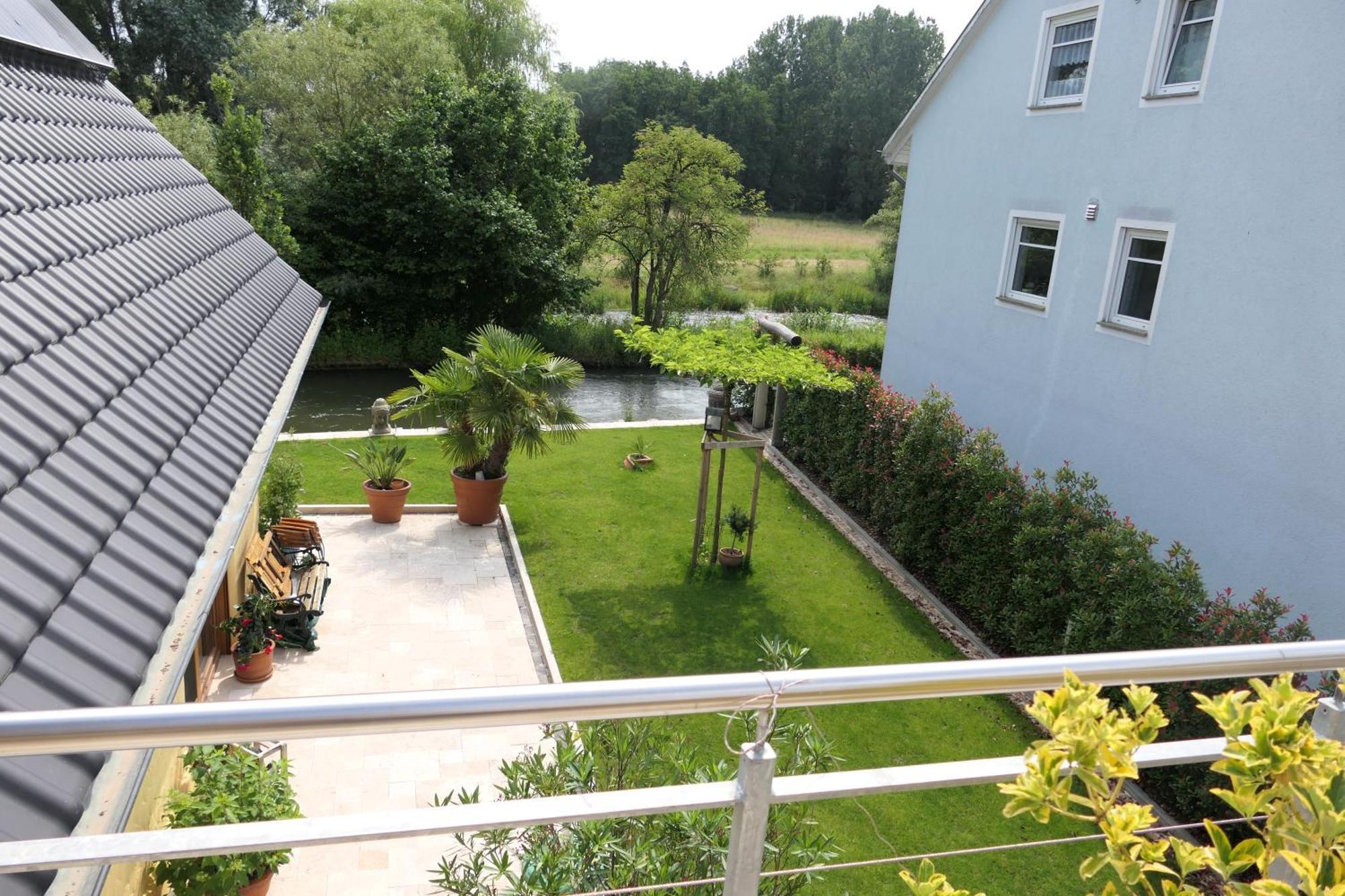 Ferienwohnung, 2 Zimmer, 4 Bis 6 Personen, 67 Qm, Mit Grossem Balkon, Entlang Am Fluss, An Der Aach, Am Bodensee, Nah Am Naturschutzgebiet * Singen