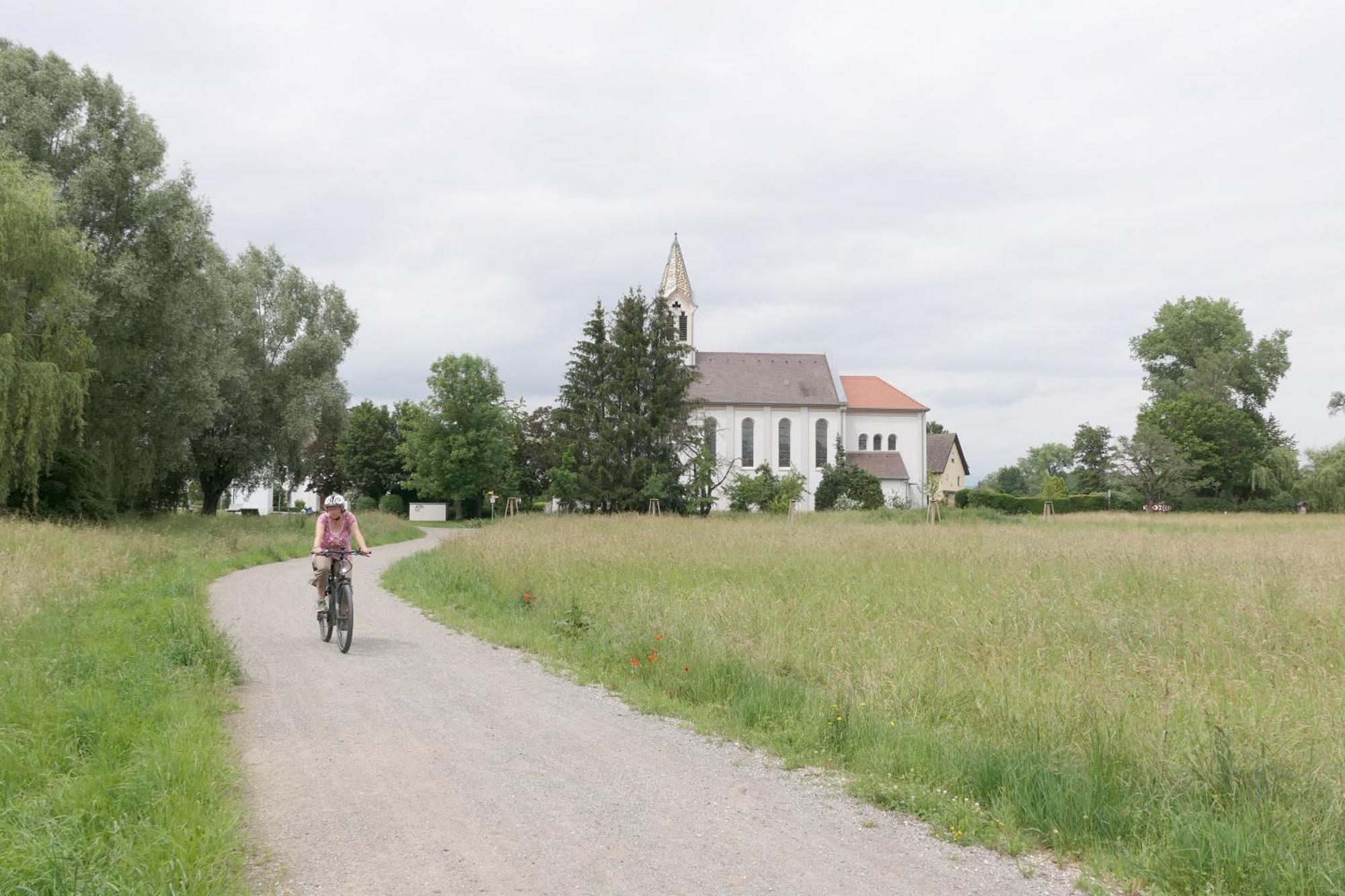Ferienwohnung, 2 Zimmer, 4 Bis 6 Personen, 67 Qm, Mit Grossem Balkon, Entlang Am Fluss, An Der Aach, Am Bodensee, Nah Am Naturschutzgebiet * Singen (Hohentwiel)